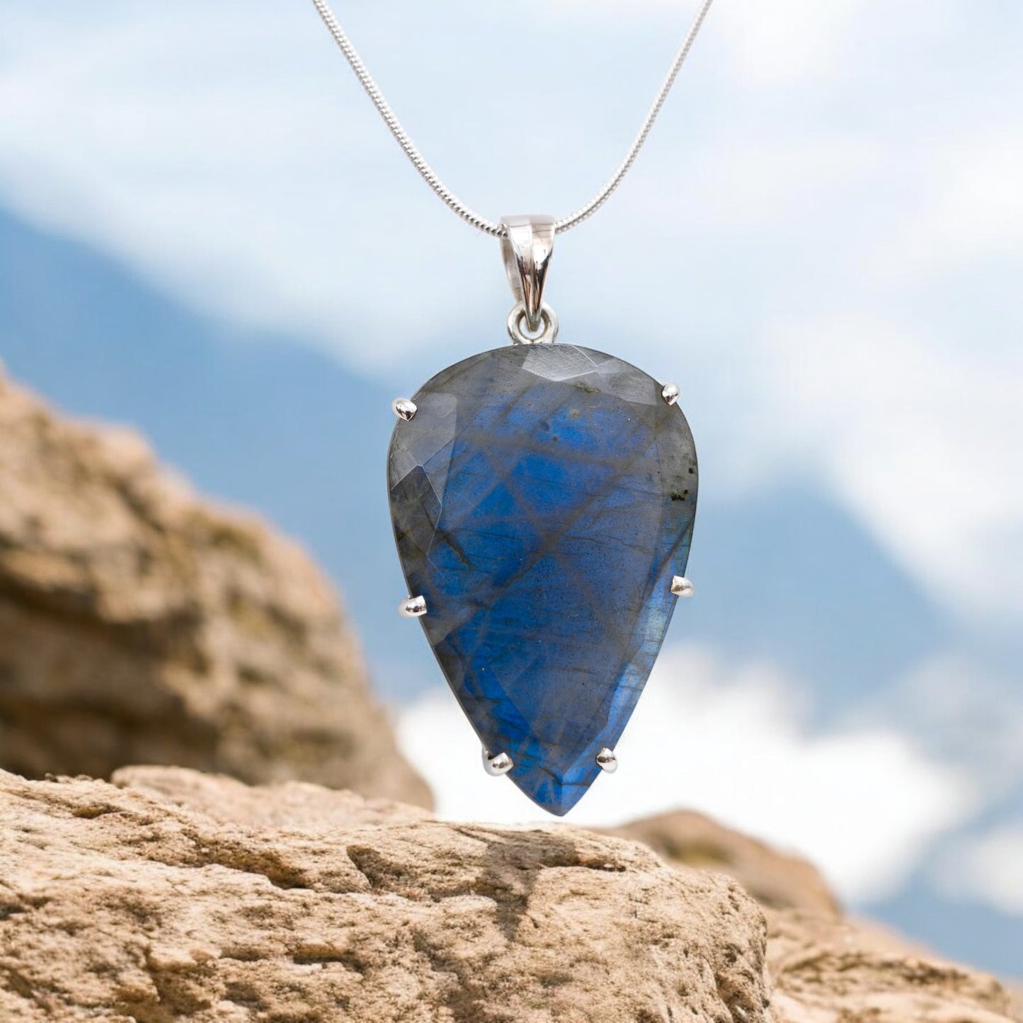 Diva Cut Labradorite