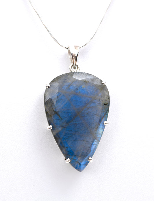 Diva Cut Labradorite