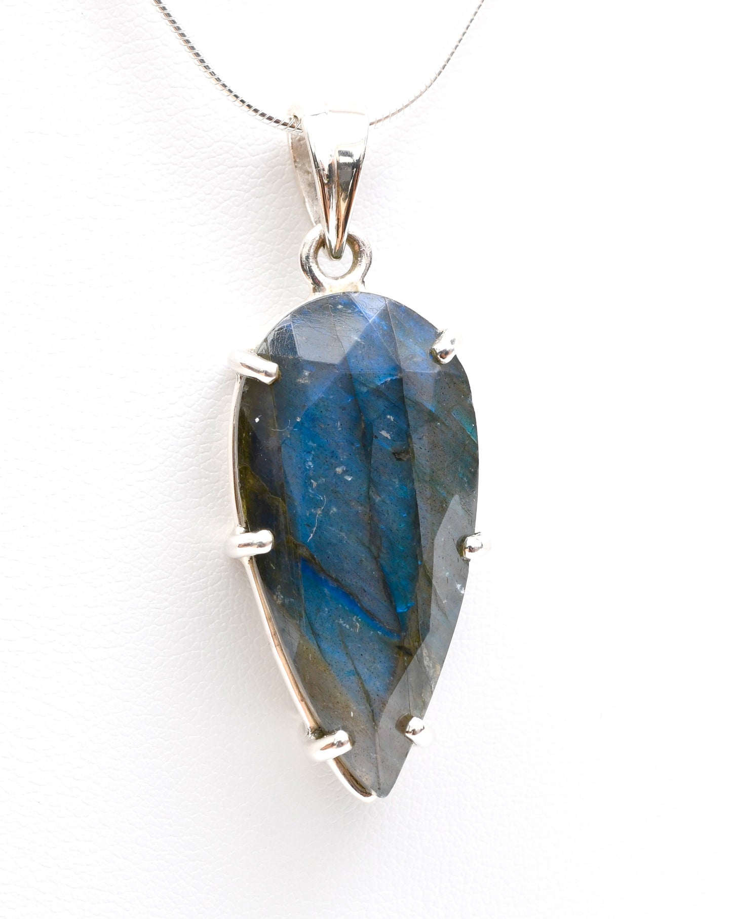 Diva Cut Labradorite