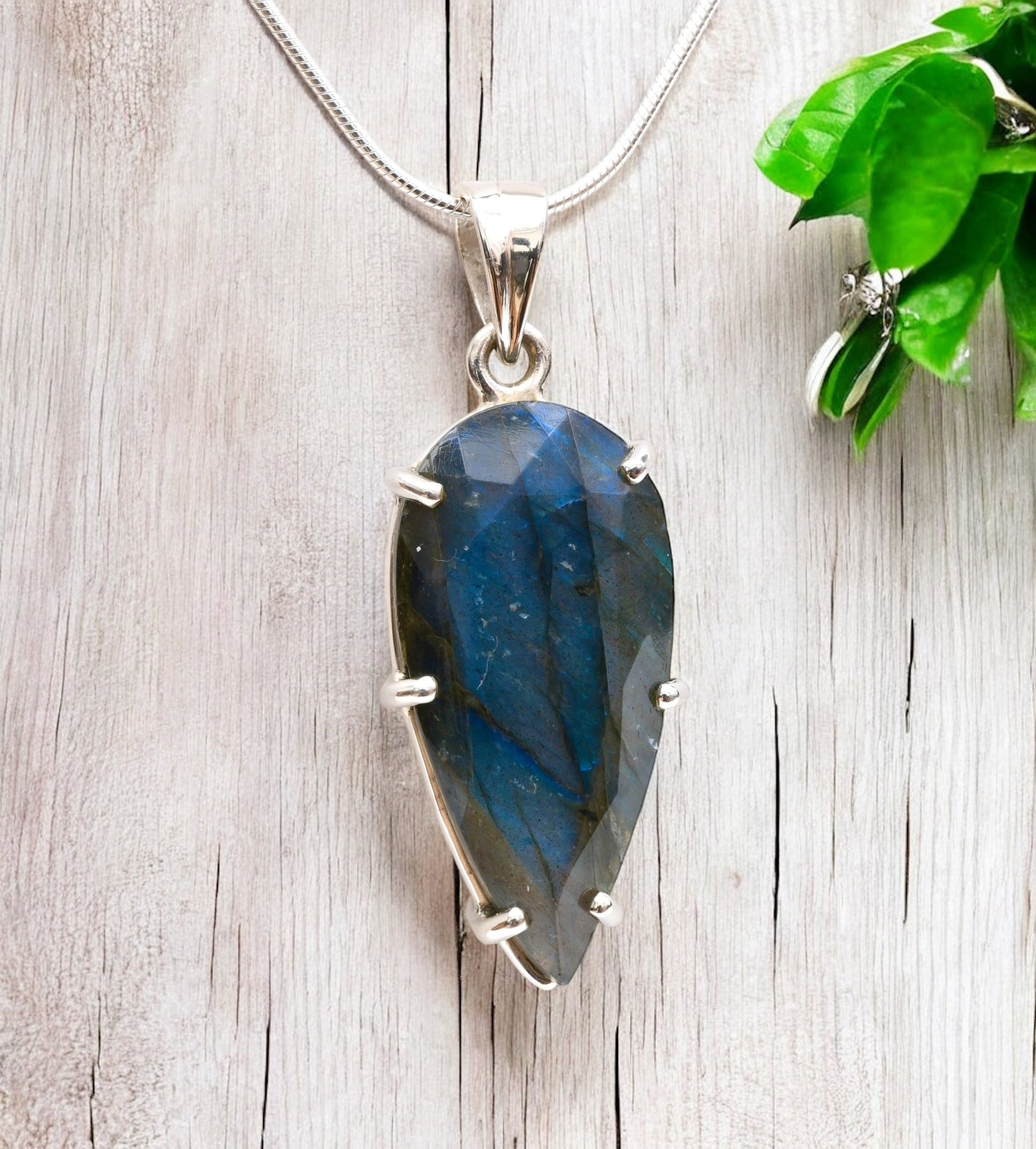 Diva Cut Labradorite