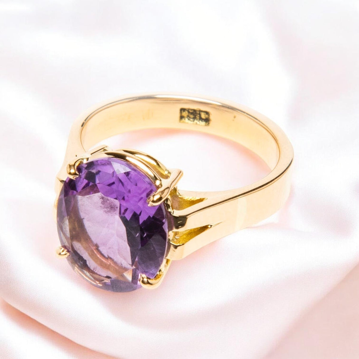 Oval Amethyst Love ring