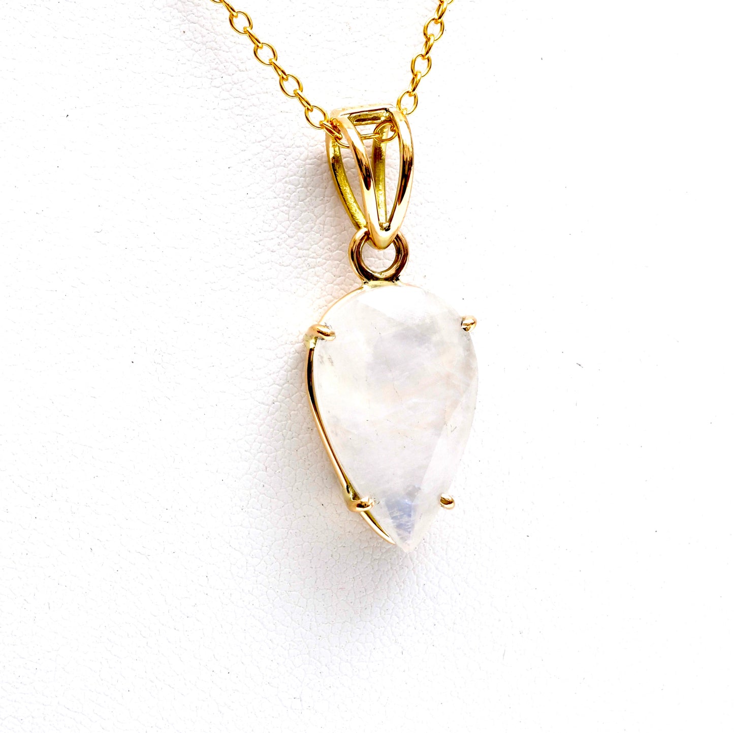 Gold Cut Moonstone Diva