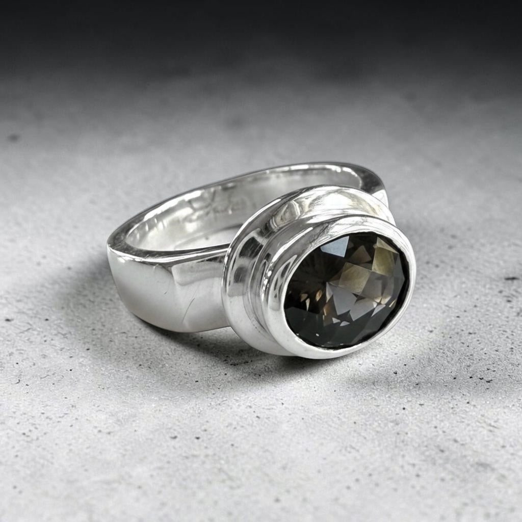 Black Spinel EW Oval