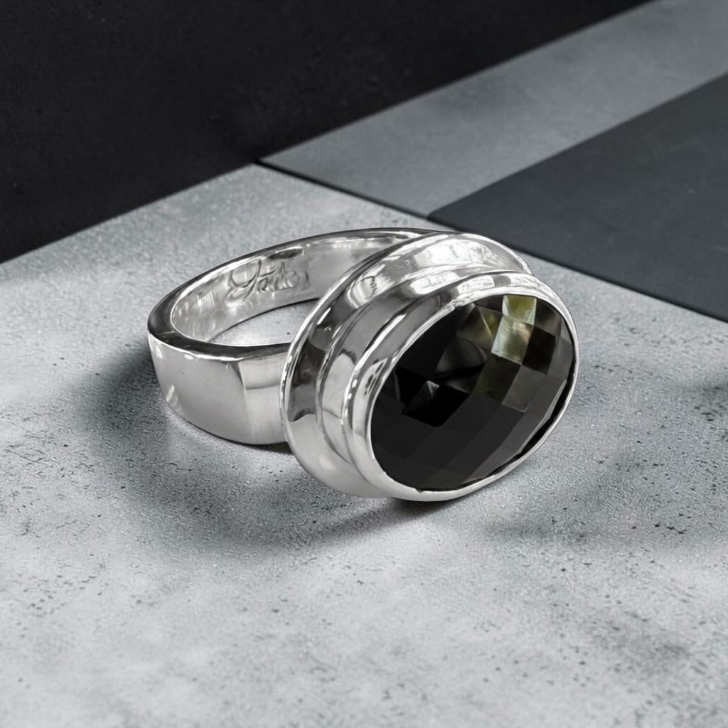 Black Spinel EW Oval